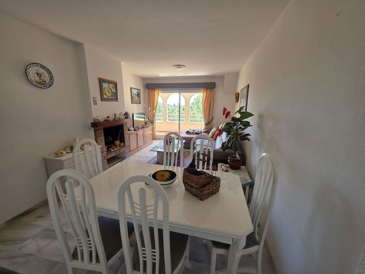 2 bedroom Apartment for sale in Calahonda with pool - € 315,000 (Ref: 9971905)