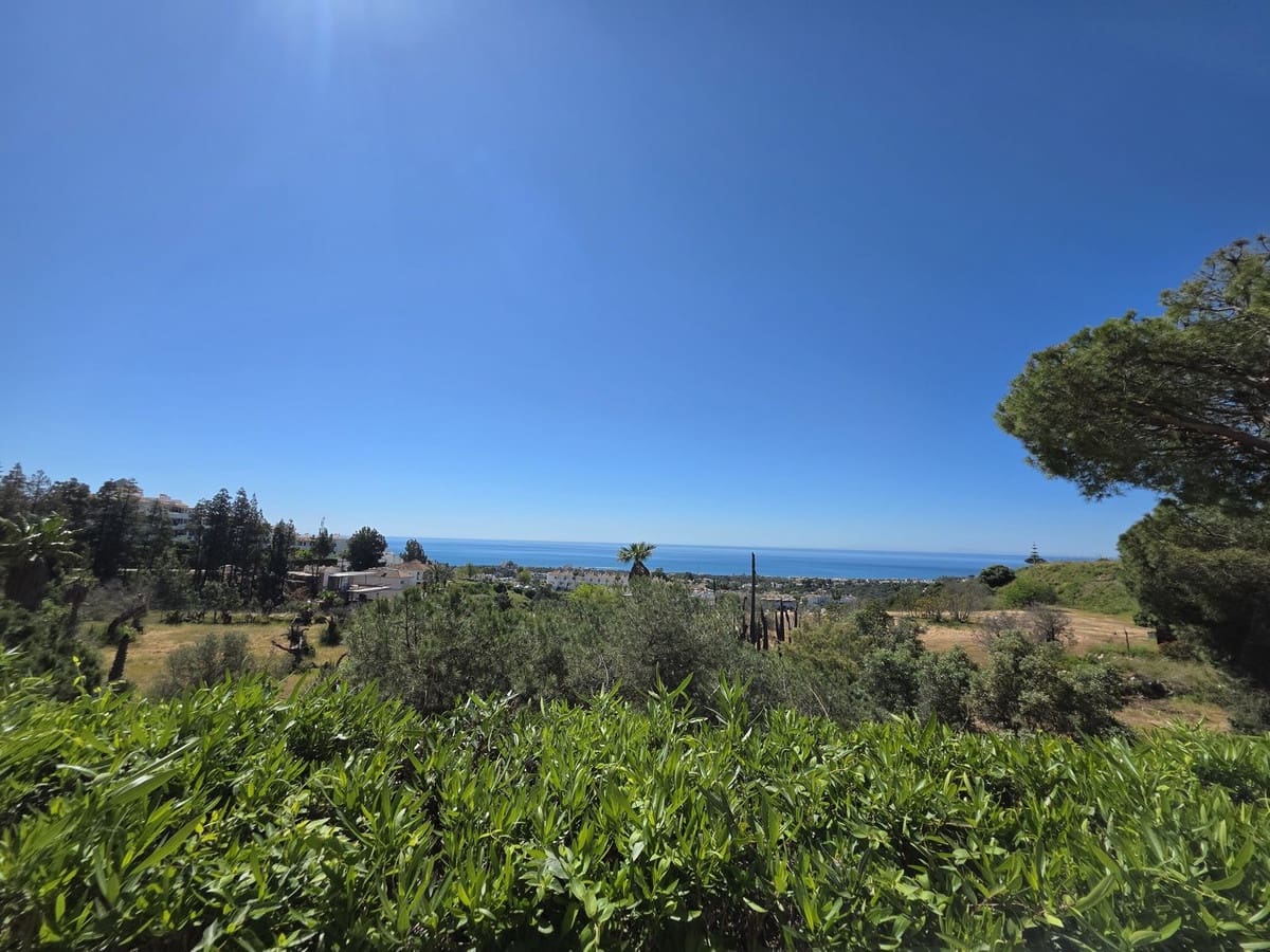 2 bedroom Apartment for sale in Calahonda with pool - € 315,000 (Ref: 9971905)