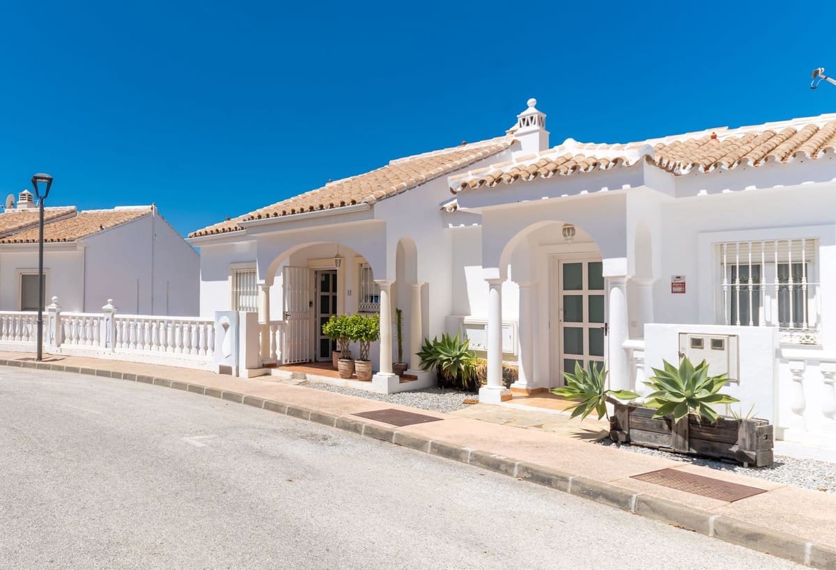 3 bedroom Townhouse for sale in Mijas with pool - € 395,000 (Ref: 9971907)