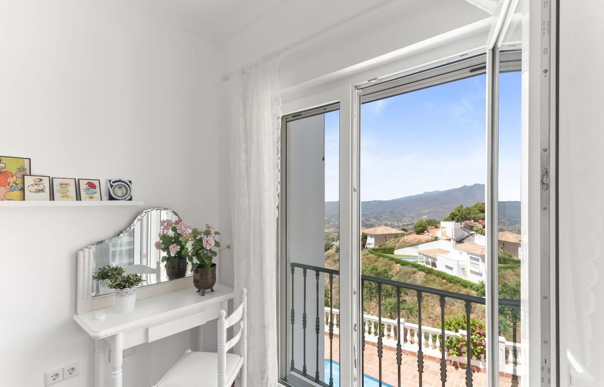 3 bedroom Townhouse for sale in Mijas with pool - € 395,000 (Ref: 9971907)