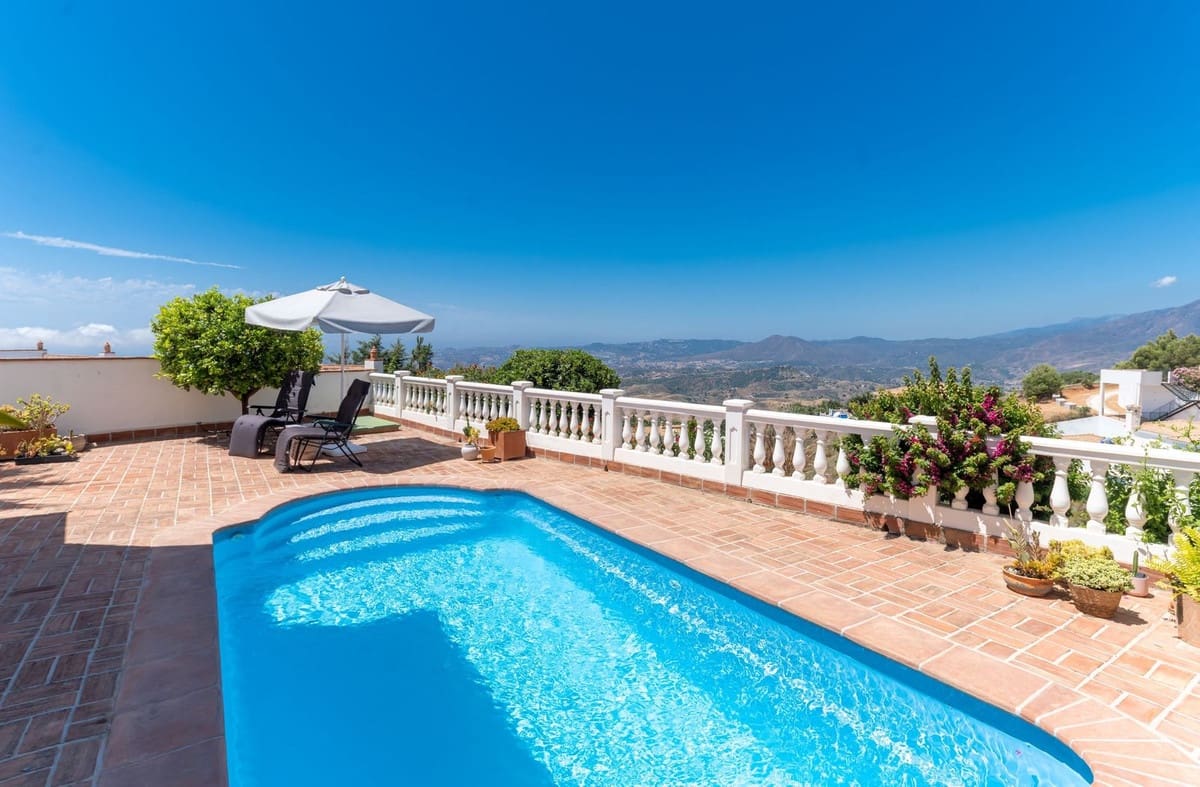 3 bedroom Townhouse for sale in Mijas with pool - € 395,000 (Ref: 9971907)