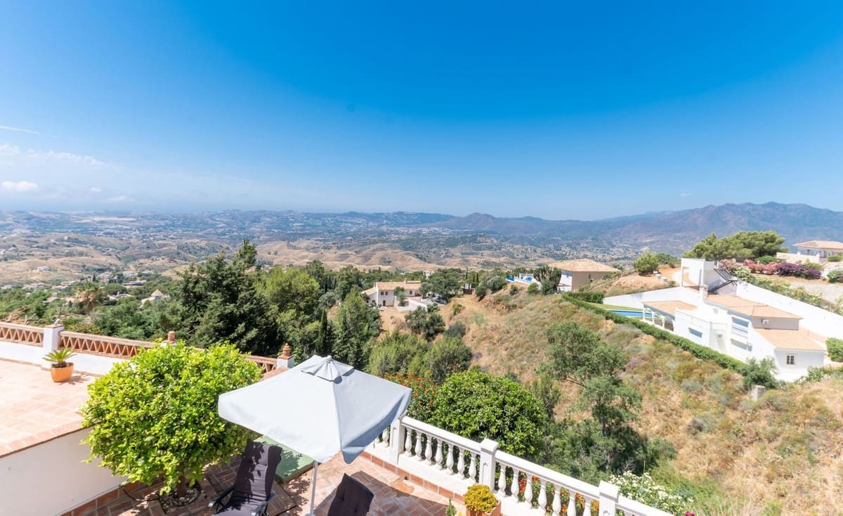 3 bedroom Townhouse for sale in Mijas with pool - € 395,000 (Ref: 9971907)