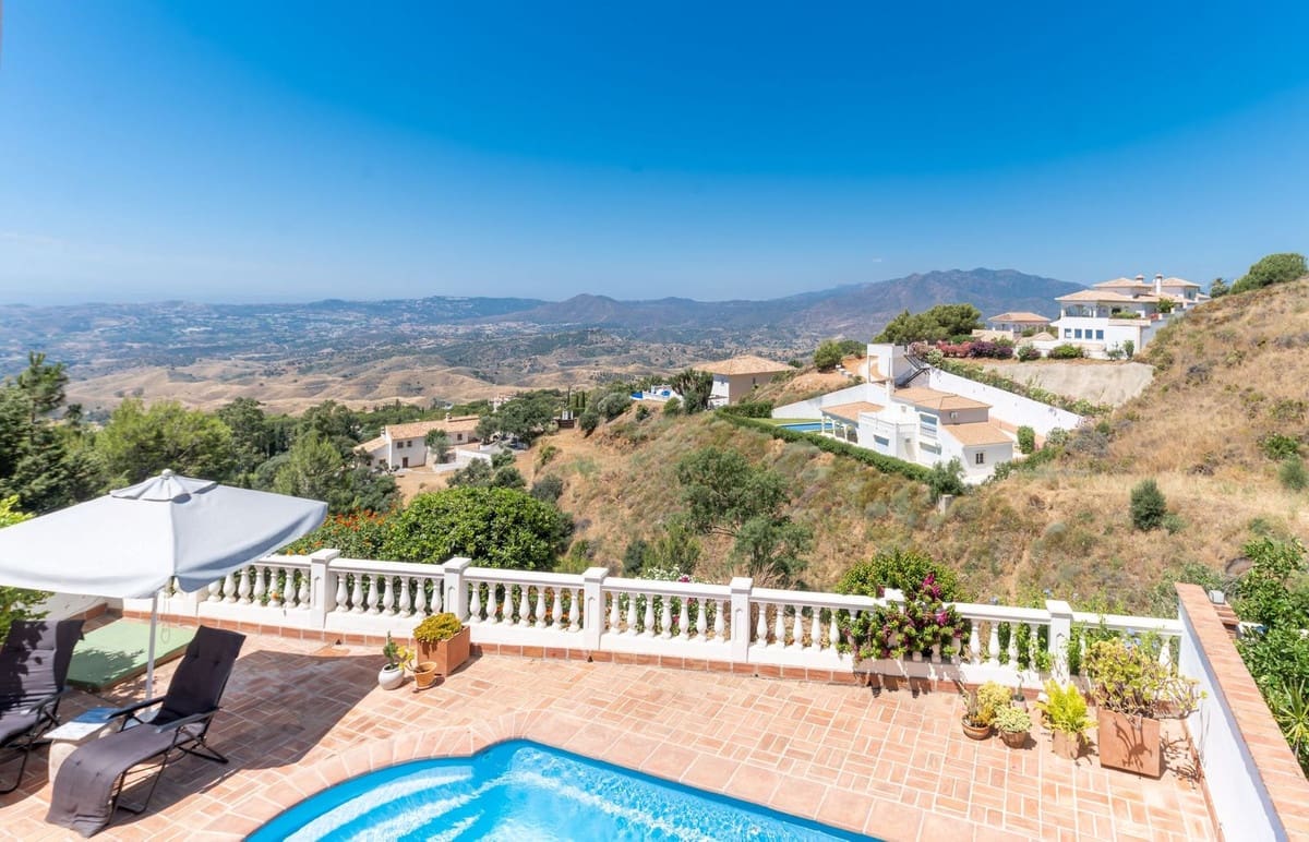 3 bedroom Townhouse for sale in Mijas with pool - € 395,000 (Ref: 9971907)