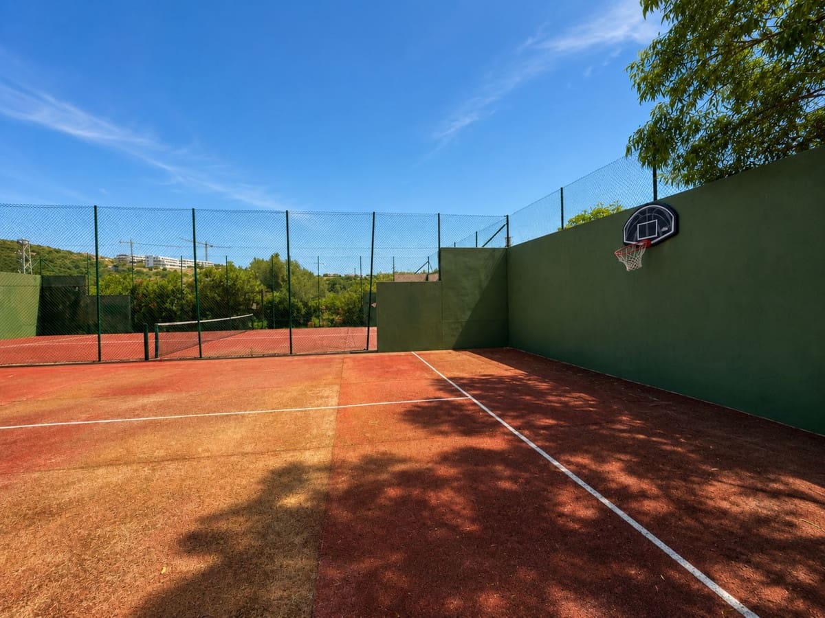 4 slaapkamer Appartement te koop in Casares met zwembad garage - € 395.000 (Ref: 9971920)