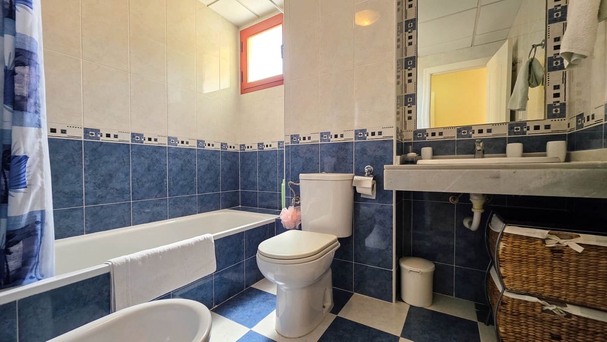 2 makuuhuone Huoneisto myytävänä paikassa Manilva mukana uima-altaan - 279 000 € (Ref: 9971921)