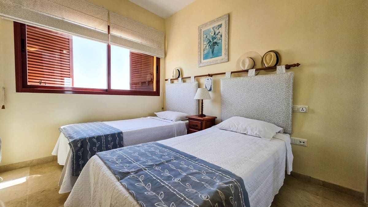 2 makuuhuone Huoneisto myytävänä paikassa Manilva mukana uima-altaan - 279 000 € (Ref: 9971921)