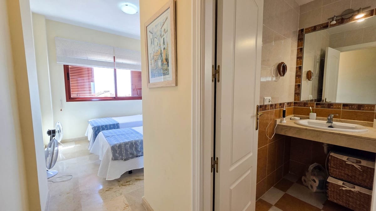 2 makuuhuone Huoneisto myytävänä paikassa Manilva mukana uima-altaan - 279 000 € (Ref: 9971921)