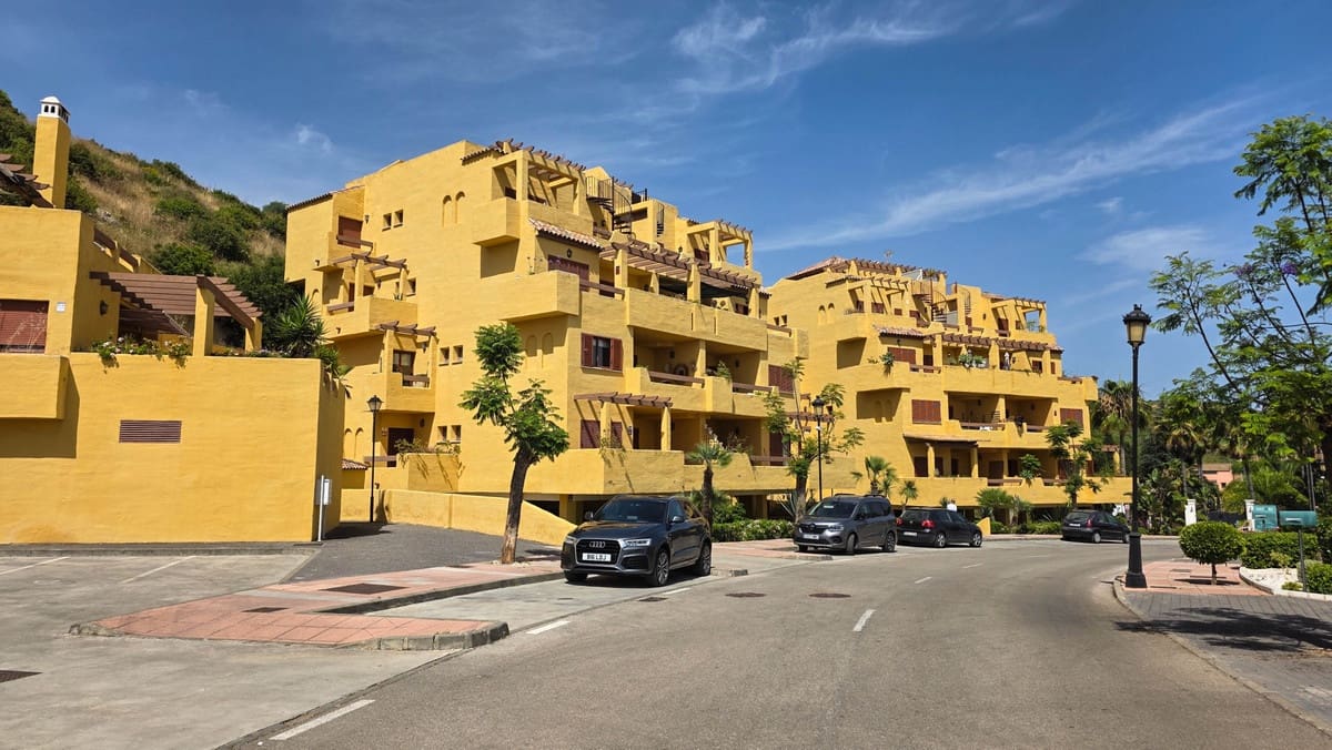 2 makuuhuone Huoneisto myytävänä paikassa Manilva mukana uima-altaan - 279 000 € (Ref: 9971921)