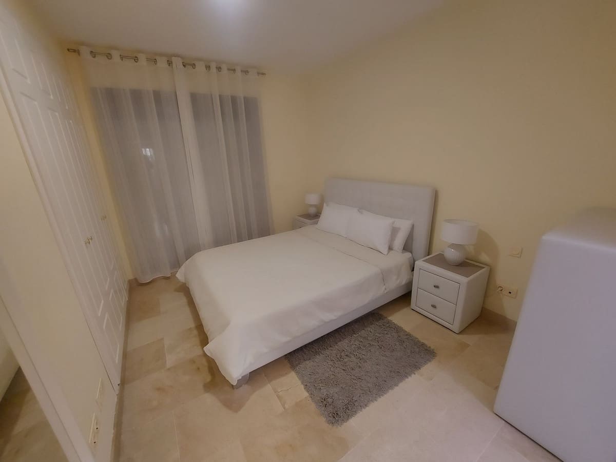 2 bedroom Apartment for sale in La Duquesa / Puerto de la Duquesa with pool garage - € 265,000 (Ref: 9971926)