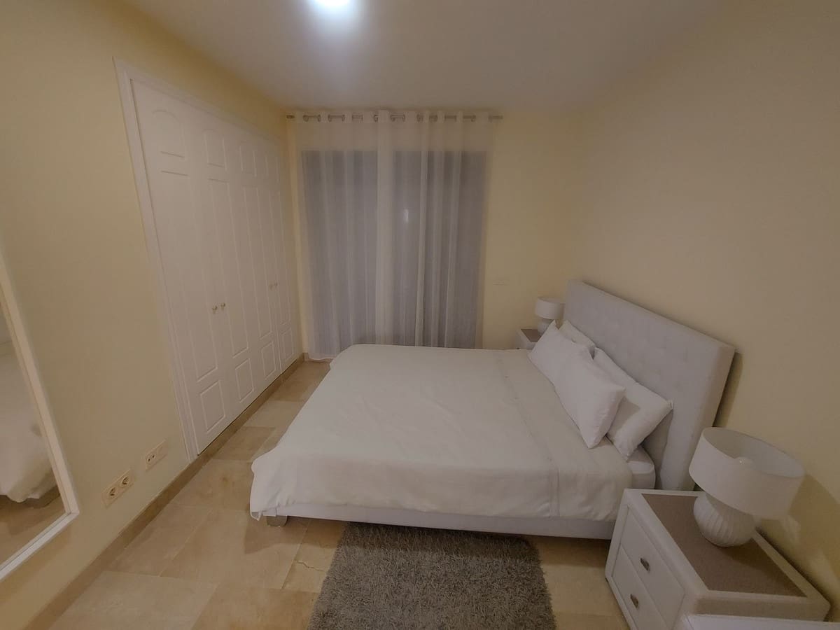 2 bedroom Apartment for sale in La Duquesa / Puerto de la Duquesa with pool garage - € 265,000 (Ref: 9971926)