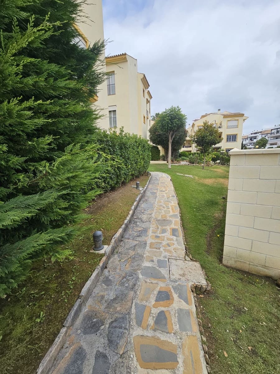 2 bedroom Apartment for sale in Riviera del Sol with pool - € 280,000 (Ref: 9971928)