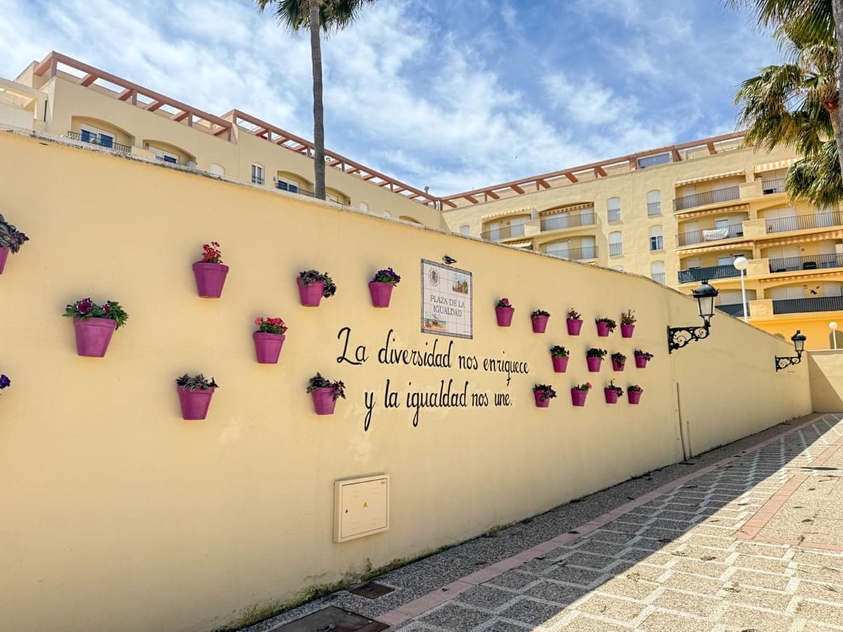 2 bedroom Apartment for sale in San Luis de Sabinillas with pool - € 270,000 (Ref: 9971929)