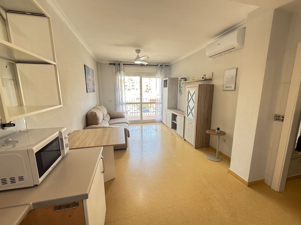 2 bedroom Apartment for sale in San Luis de Sabinillas with pool - € 270,000 (Ref: 9971929)
