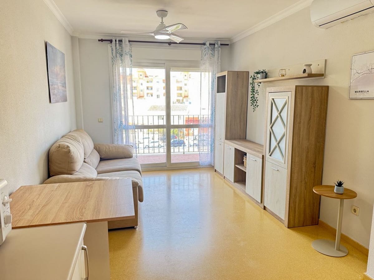 2 bedroom Apartment for sale in San Luis de Sabinillas with pool - € 270,000 (Ref: 9971929)