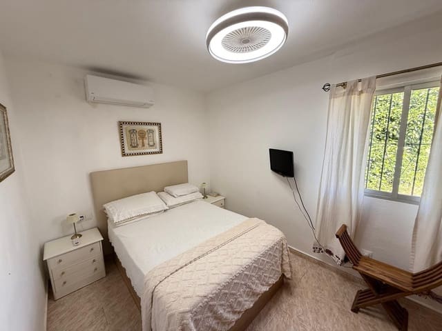 3 soverom Kjedet enebolig til salgs i Manilva med svømmebasseng - € 385 000 (Ref: 9971932)