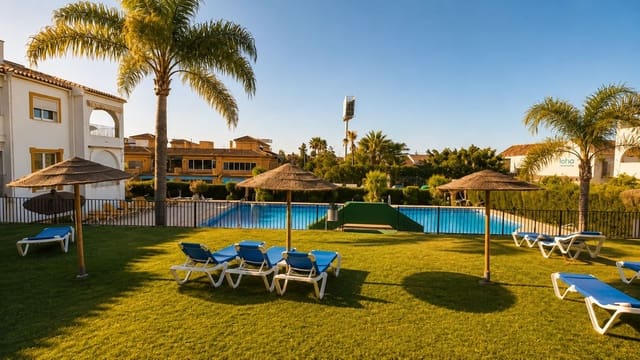 Apartamento de 2 habitaciones en Atalaya-Isdabe, Estepona en venta con piscina - 329.000 € (Ref: 9971933)