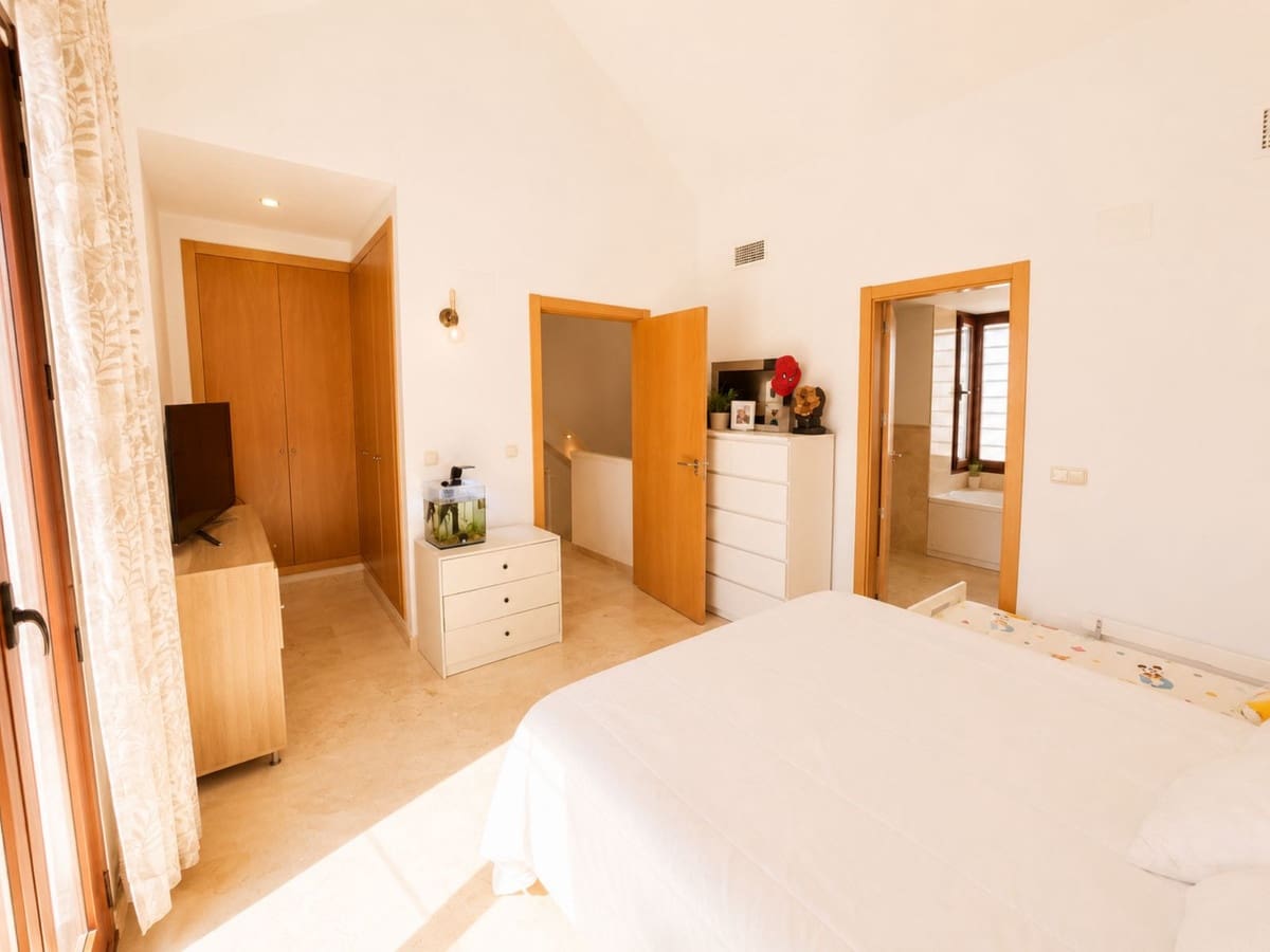 Pareado de 3 habitaciones en Bahia de Casares en venta - 380.000 € (Ref: 9971938)