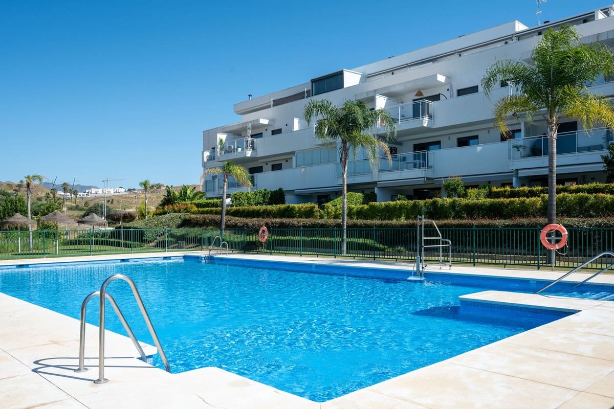 2 soveværelse Lejlighed til salg i La Cala de Mijas med swimmingpool - € 345.000 (Ref: 9971942)