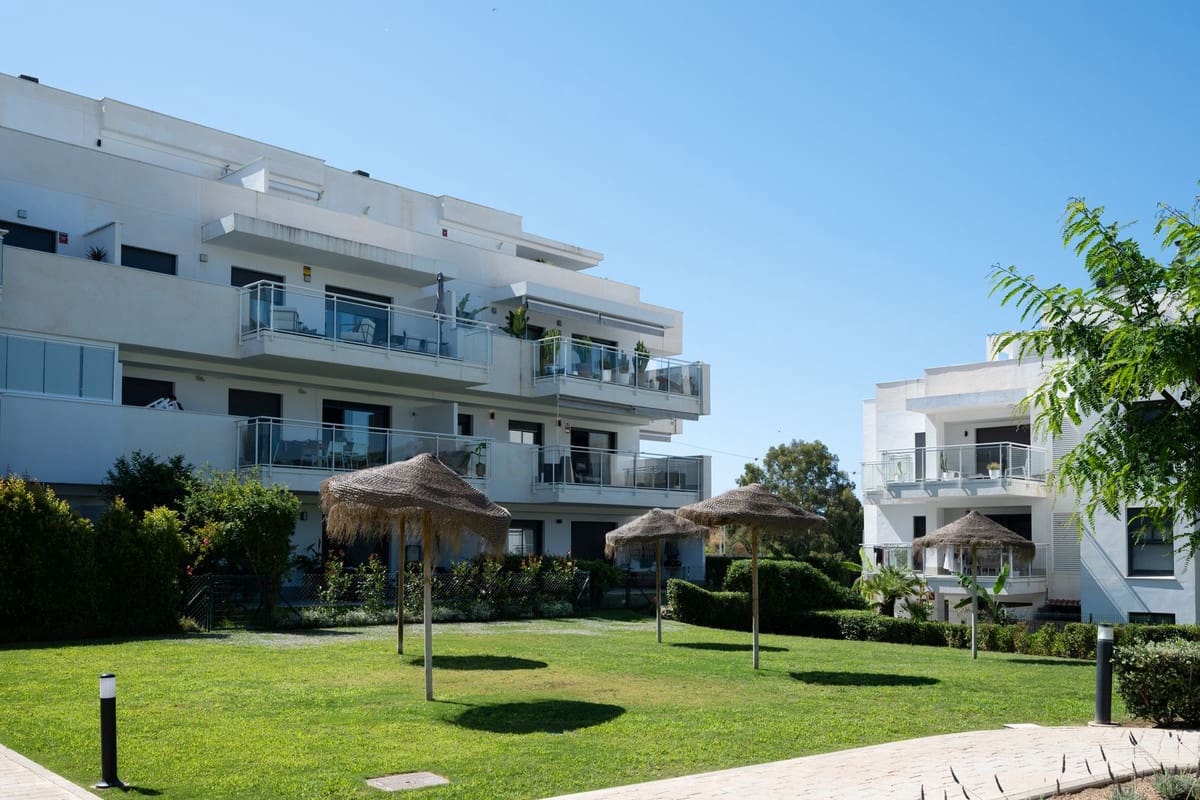 2 soveværelse Lejlighed til salg i La Cala de Mijas med swimmingpool - € 345.000 (Ref: 9971942)