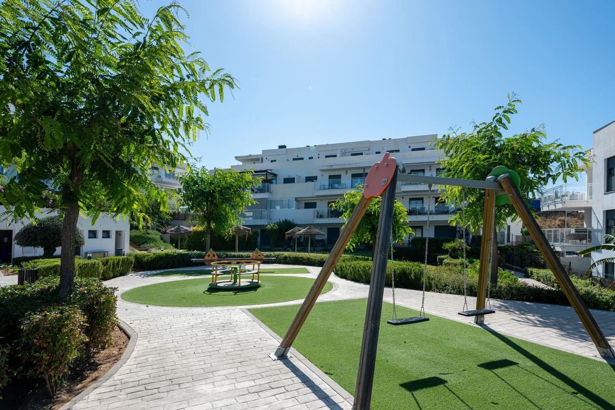 2 soveværelse Lejlighed til salg i La Cala de Mijas med swimmingpool - € 345.000 (Ref: 9971942)