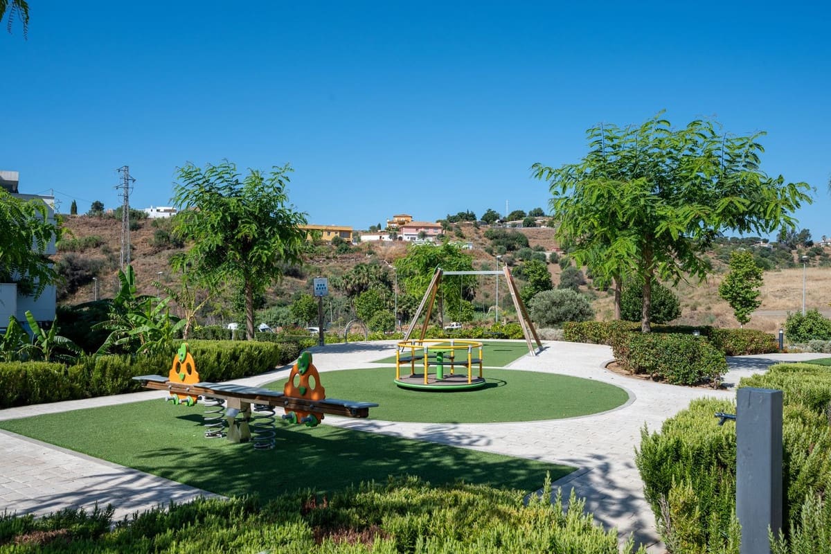 2 soveværelse Lejlighed til salg i La Cala de Mijas med swimmingpool - € 345.000 (Ref: 9971942)