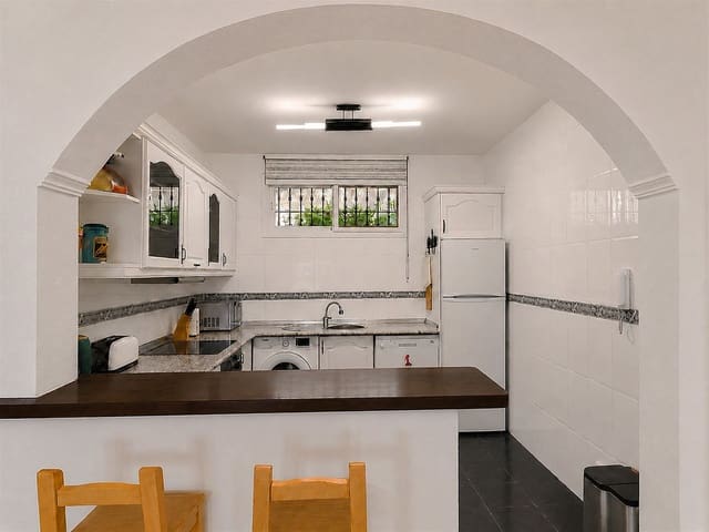 3 soveværelse Lejlighed til salg i Calahonda, Mijas med swimmingpool - € 340.000 (Ref: 9971943)