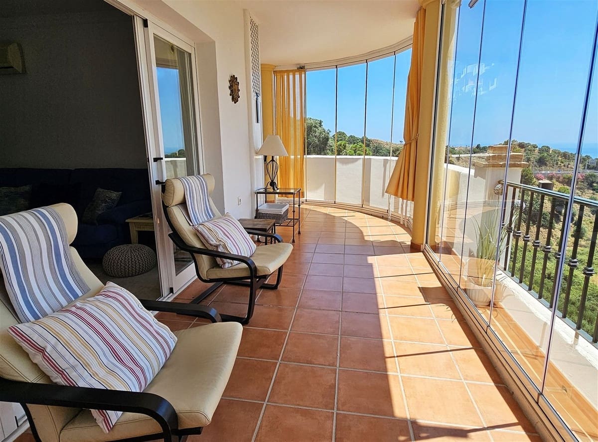 3 bedroom Apartment for sale in Calahonda with pool - € 340,000 (Ref: 9971943)