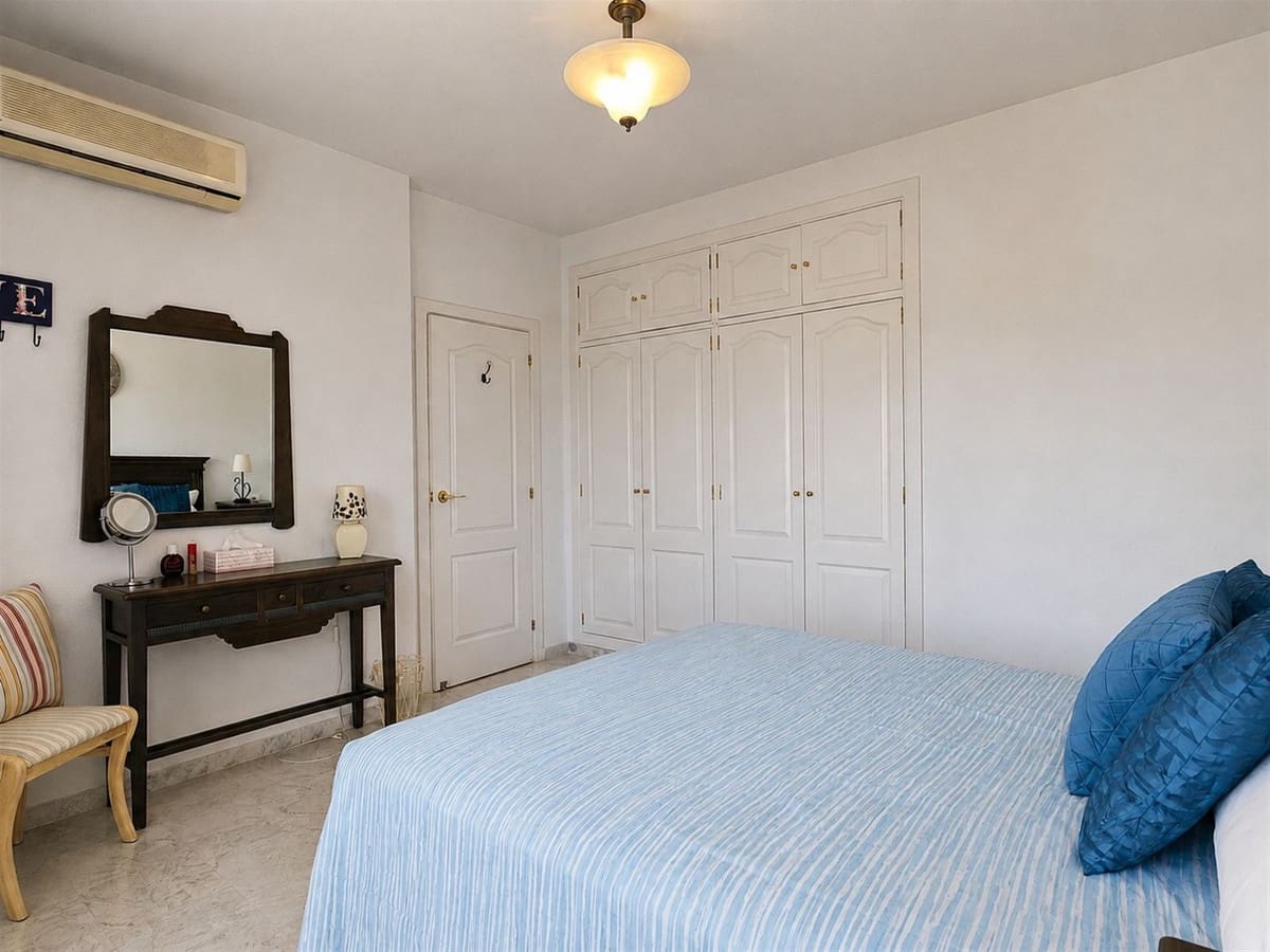 3 bedroom Apartment for sale in Calahonda with pool - € 340,000 (Ref: 9971943)