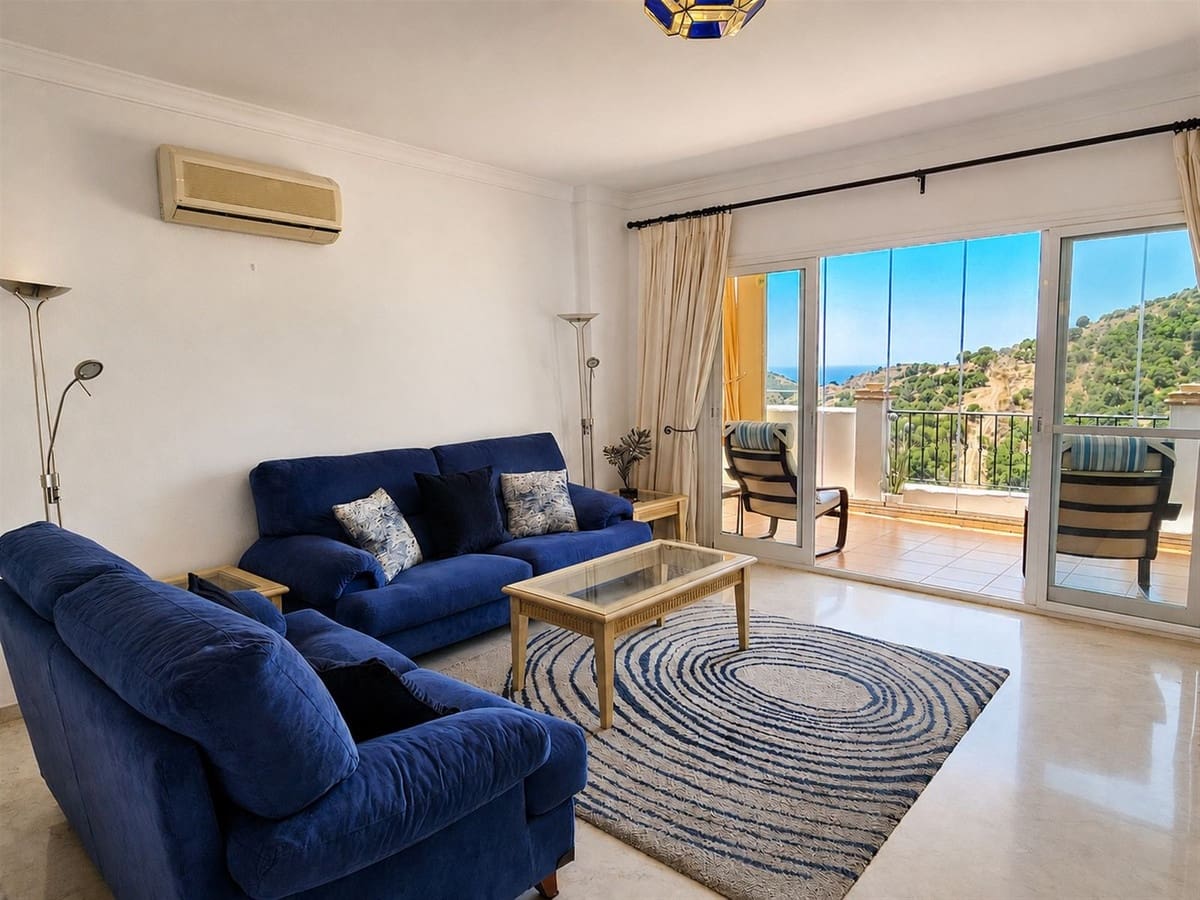 3 bedroom Apartment for sale in Calahonda with pool - € 340,000 (Ref: 9971943)
