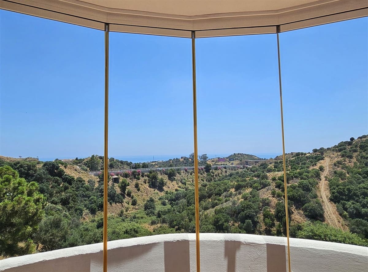 3 bedroom Apartment for sale in Calahonda with pool - € 340,000 (Ref: 9971943)