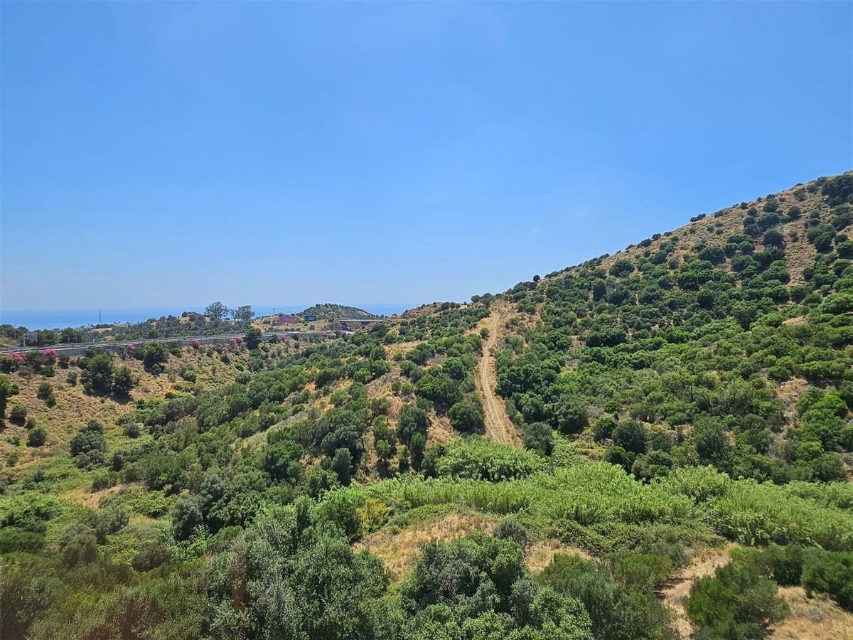 3 bedroom Apartment for sale in Calahonda with pool - € 340,000 (Ref: 9971943)