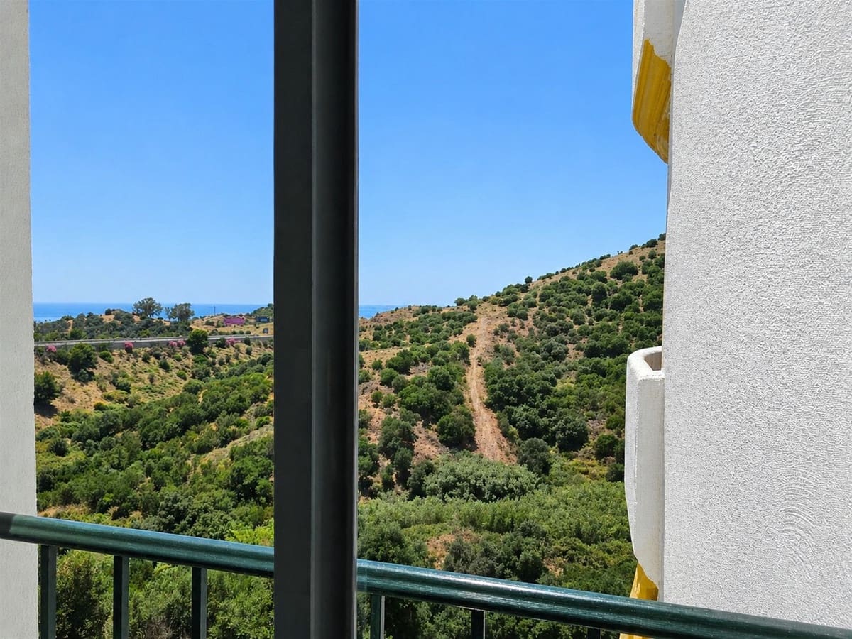 3 bedroom Apartment for sale in Calahonda with pool - € 340,000 (Ref: 9971943)