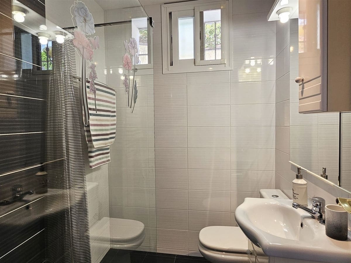 3 bedroom Apartment for sale in Calahonda with pool - € 340,000 (Ref: 9971943)
