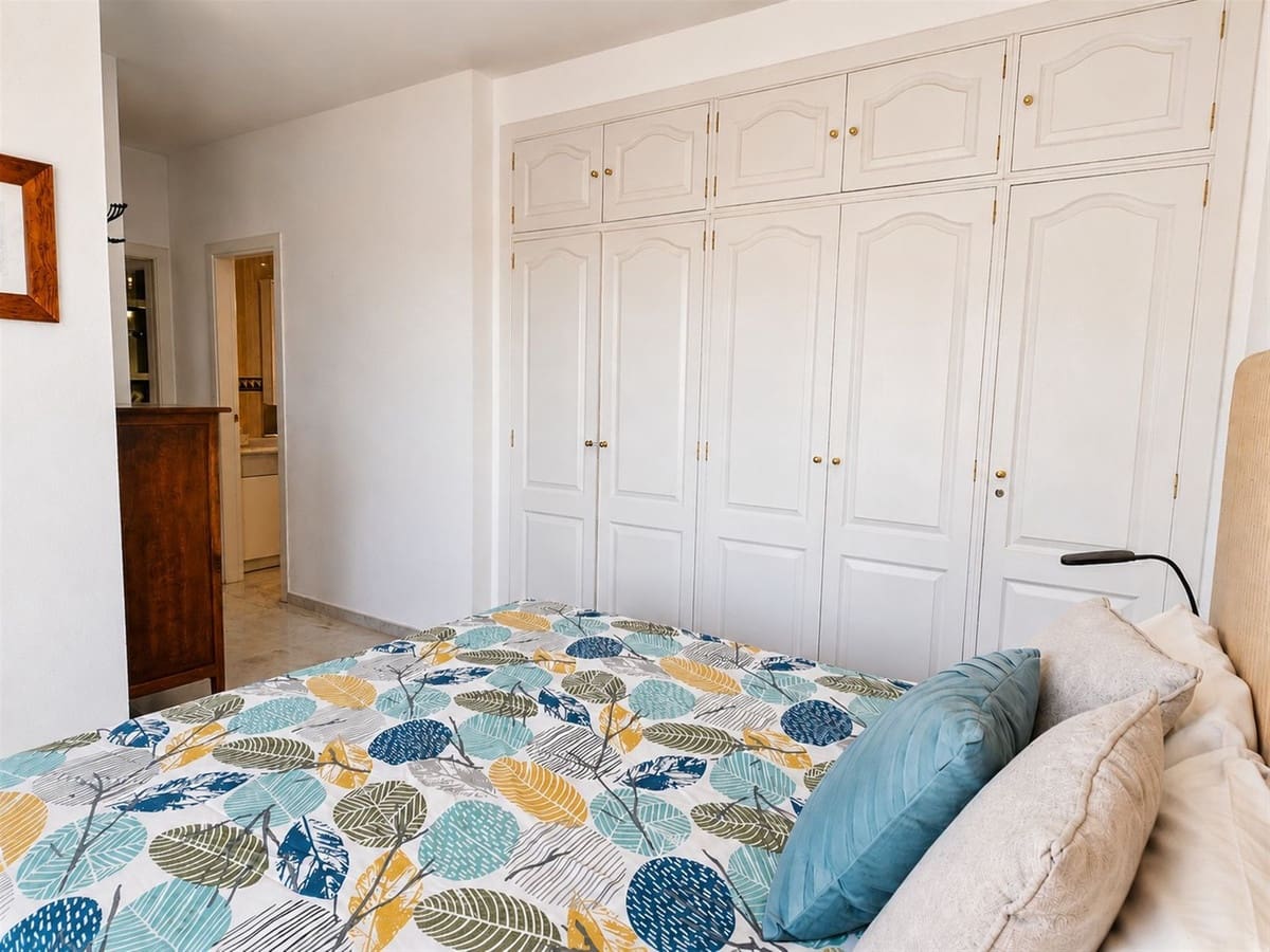 3 bedroom Apartment for sale in Calahonda with pool - € 340,000 (Ref: 9971943)