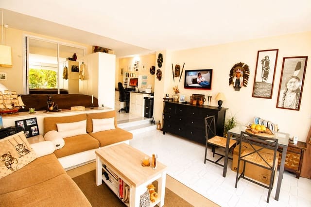 1 soveværelse Studio til salg i Málaga by med swimmingpool - € 242.000 (Ref: 9971948)