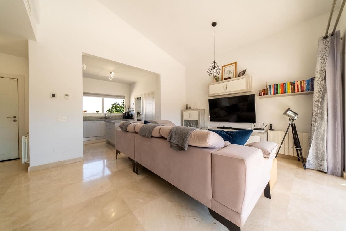 3 bedroom Villa for sale in Coin with pool - € 479,950 (Ref: 9971950)