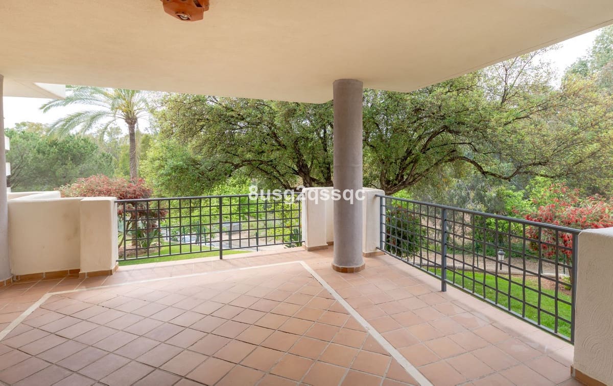 3 bedroom Apartment for sale in Elviria with pool garage - € 399,000 (Ref: 9971951)
