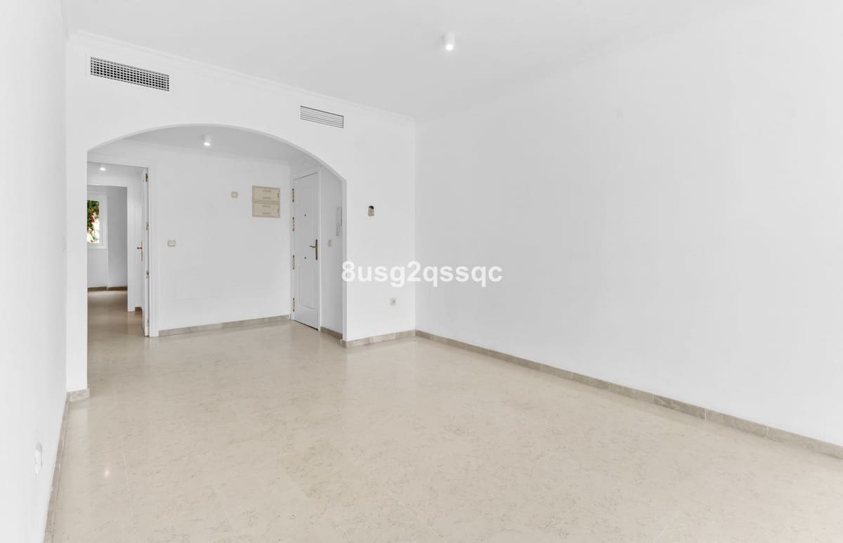 3 bedroom Apartment for sale in Elviria with pool garage - € 399,000 (Ref: 9971951)