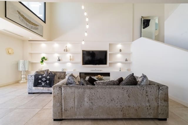 Casa de 4 habitaciones en La Cala de Mijas, Mijas en venta con piscina garaje - 925.000 € (Ref: 9971956)