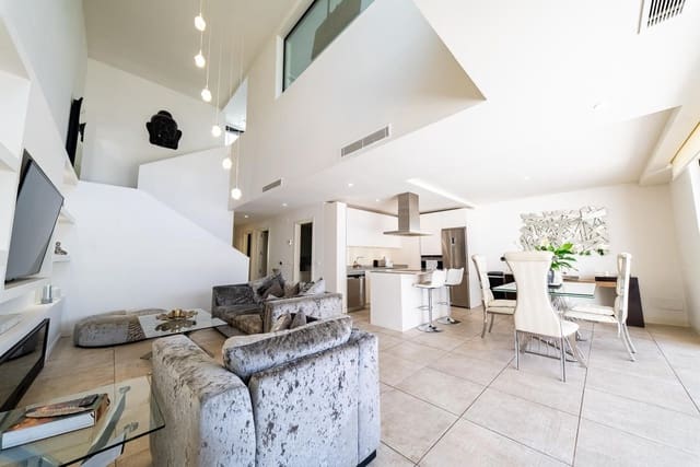 Casa de 4 habitaciones en La Cala de Mijas, Mijas en venta con piscina garaje - 925.000 € (Ref: 9971956)