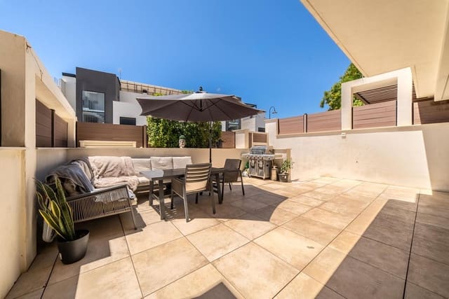 Casa de 4 habitaciones en La Cala de Mijas, Mijas en venta con piscina garaje - 925.000 € (Ref: 9971956)
