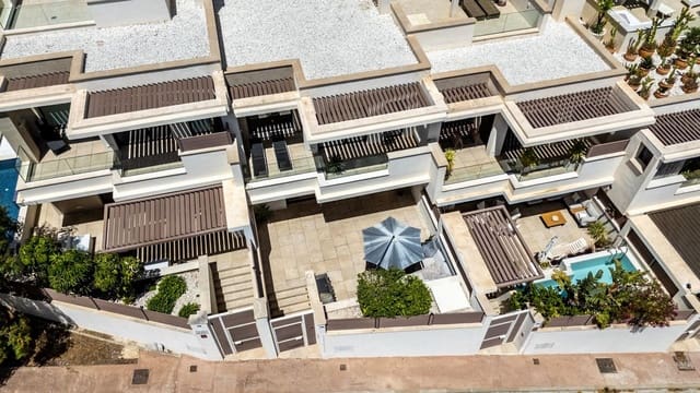 Casa de 4 habitaciones en La Cala de Mijas, Mijas en venta con piscina garaje - 925.000 € (Ref: 9971956)
