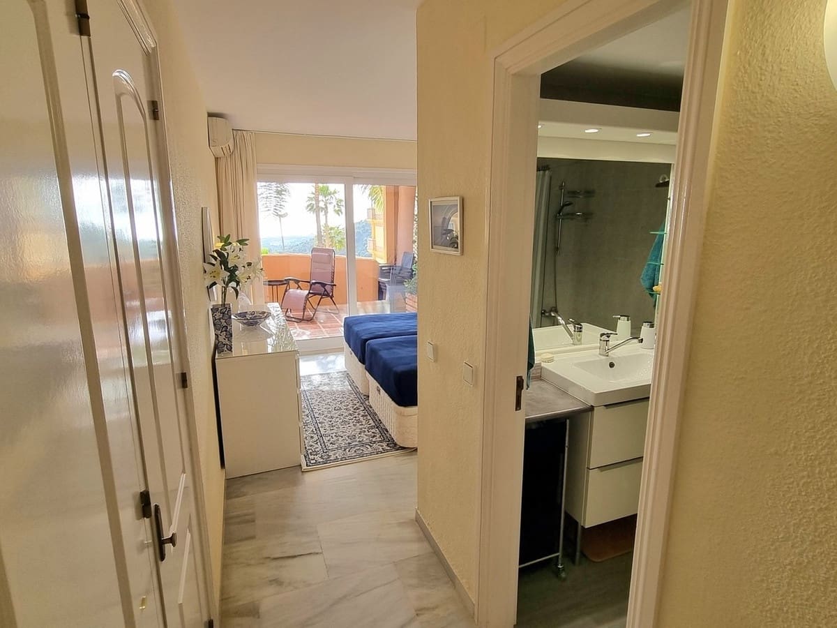 2 bedroom Apartment for sale in Calahonda with pool - € 330,000 (Ref: 9971958)