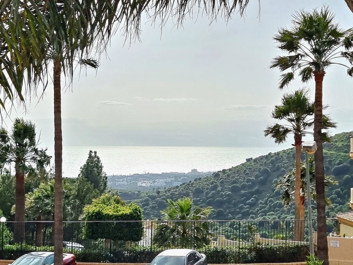 2 bedroom Apartment for sale in Calahonda with pool - € 330,000 (Ref: 9971958)