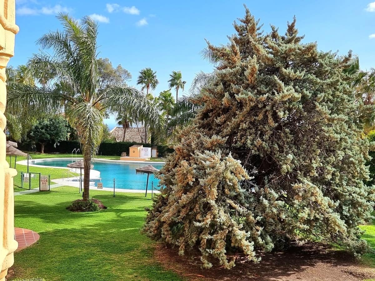 2 bedroom Apartment for sale in Calahonda with pool - € 330,000 (Ref: 9971958)