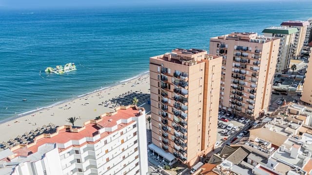 2 slaapkamer Appartement te koop in Zona Puerto Deportivo, Fuengirola - € 299.000 (Ref: 9971966)