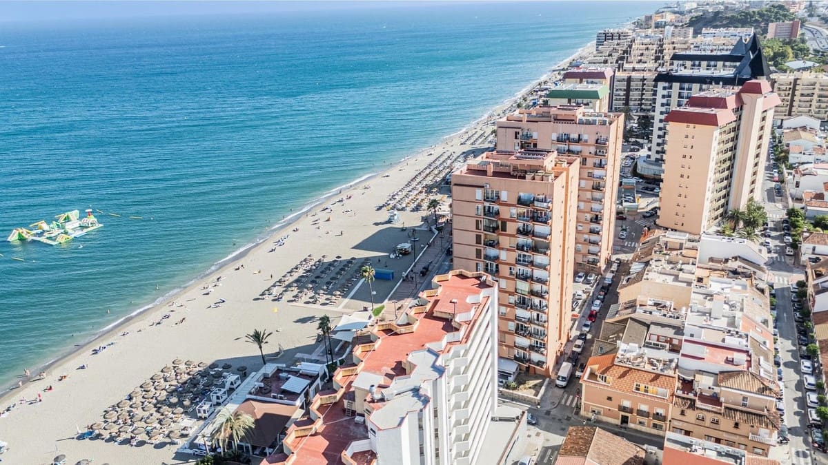 Apartamento de 2 habitaciones en Fuengirola en venta - 299.000 € (Ref: 9971966)