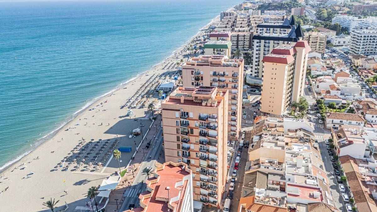 Apartamento de 2 habitaciones en Fuengirola en venta - 299.000 € (Ref: 9971966)