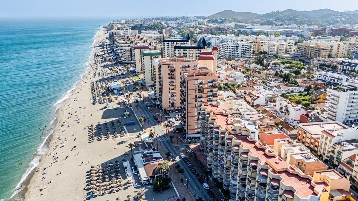 Apartamento de 2 habitaciones en Fuengirola en venta - 299.000 € (Ref: 9971966)