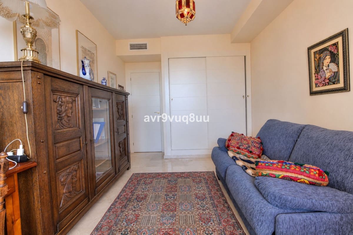 2 slaapkamer Appartement te koop in La Cala de Mijas met zwembad - € 385.000 (Ref: 9971969)
